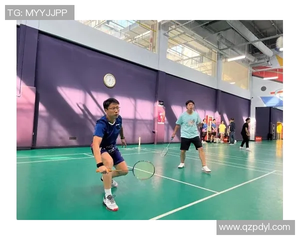 重庆羽毛球队在精英赛中的实力展现与战术分析 重庆羽毛球队在精英赛中的实力展现与战术分析